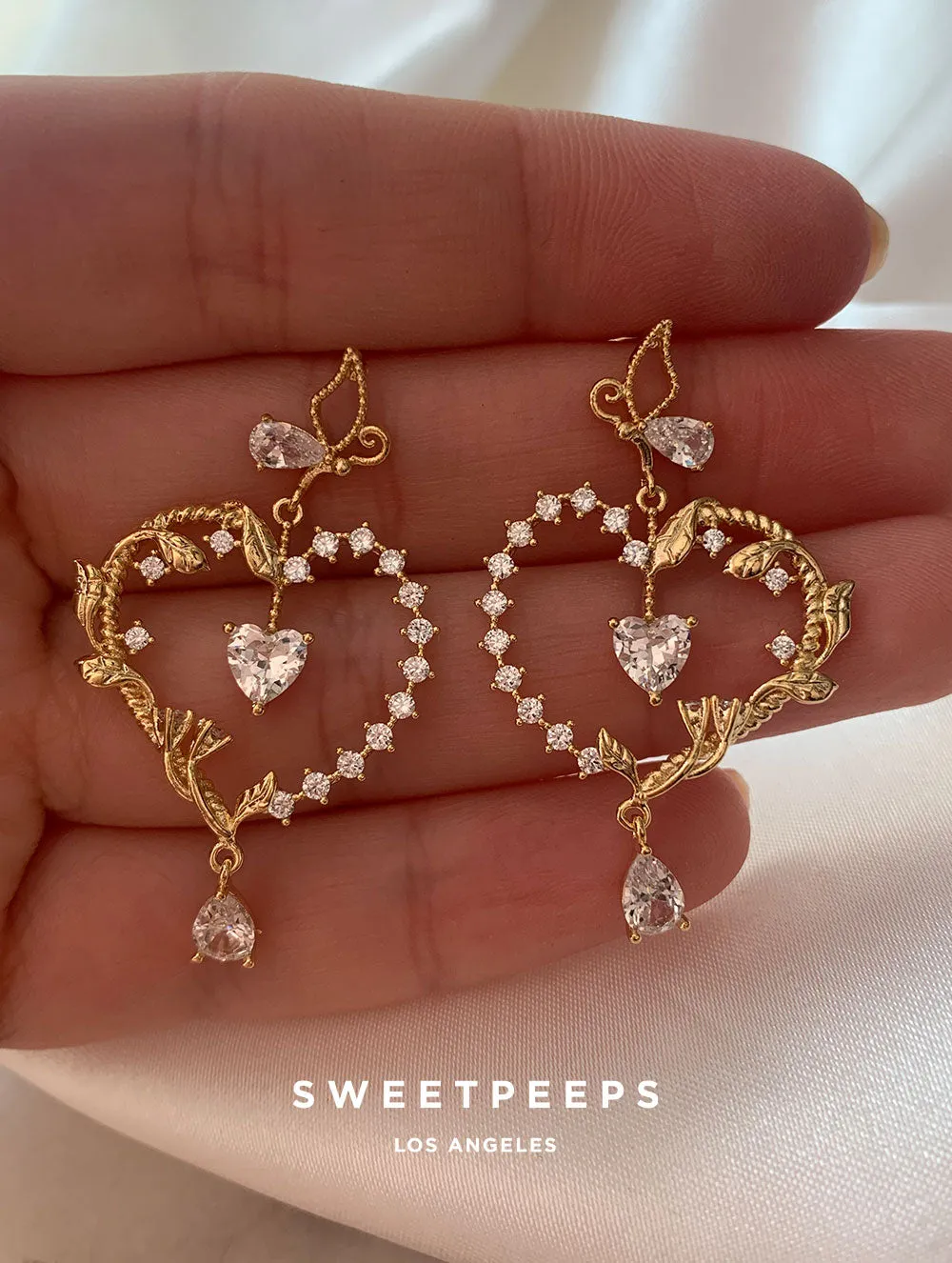 Alice Wonder Heart Studs
