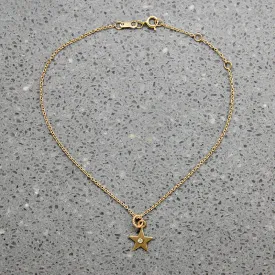 Delicate Gold Bracelet with Diamond-Set Star Charm