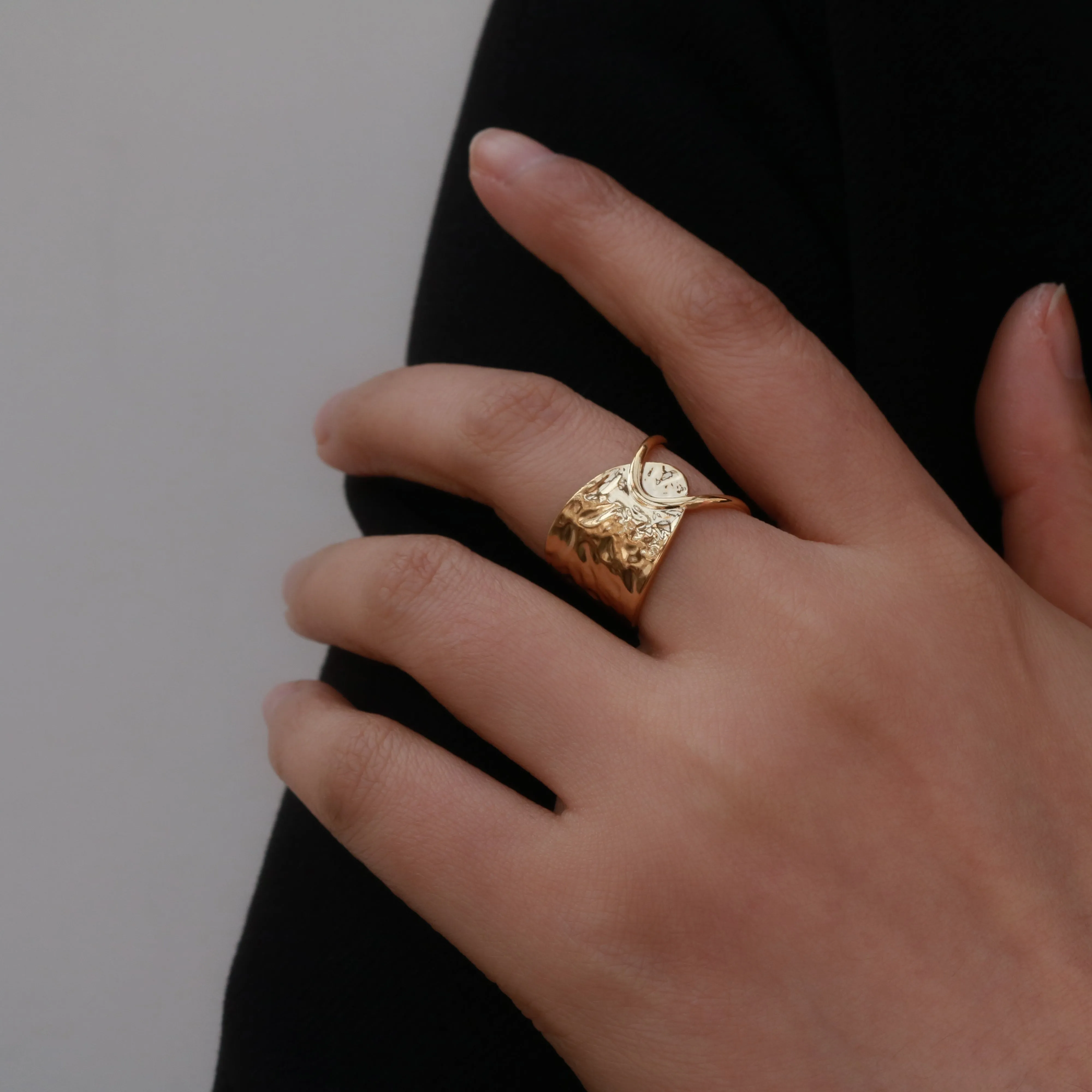 Gloria Hammered Ring